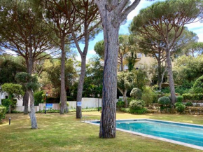 House with shared pool, 2 bathrooms, 700m from beach